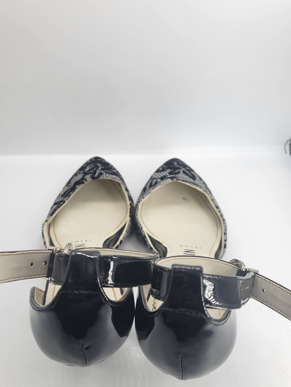 Anne Klein "iFlex" black and white Pointed ankle strap size 6M floral lace - Picture 4 of 10
